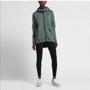 Nike Sportswear Tech Fleece Cape in Teal, S